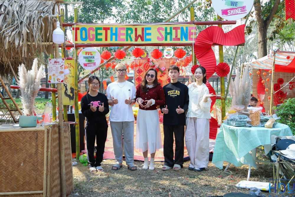 HỘI CHỢ TẾT 2026 - SẮC XUÂN HỘI TỤ: KHÔNG GIAN VĂN HÓA TẾT RỘN RÀNG CÙNG SINH VIÊN KHOA NGOẠI NGỮ